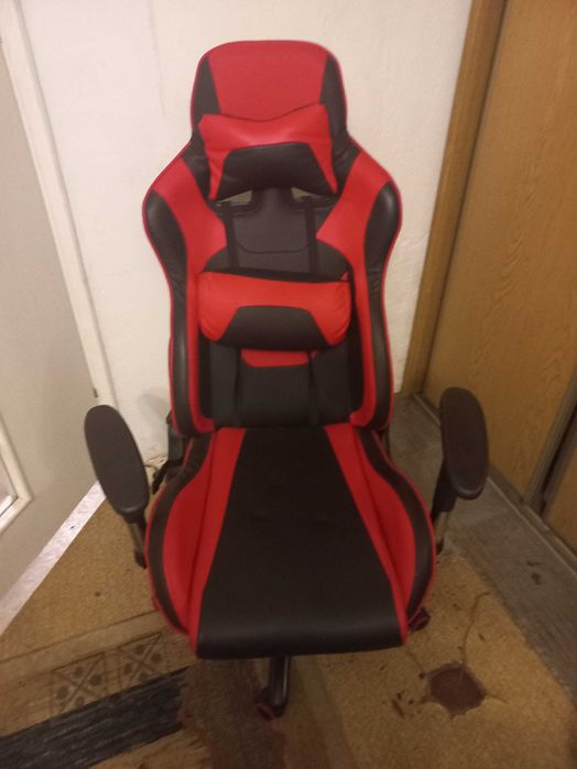 Fotel Gamingowy w bardzo dobrym stanie!!