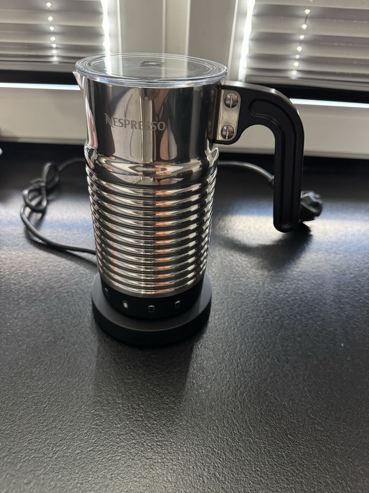 DeLonghi Nespresso Vertuo Next Premium + Aeroccino 4