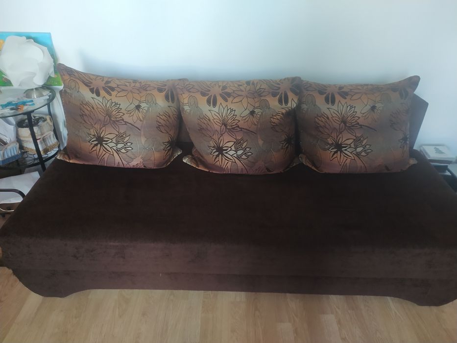 Oddam brązową kanapę w dobrym stanie