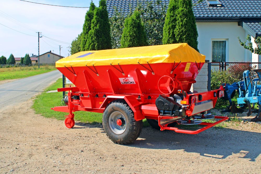 Rozsiewacz ciągany 3t Rozsiewacz komunalny RCW Posypywarka Piaskarka