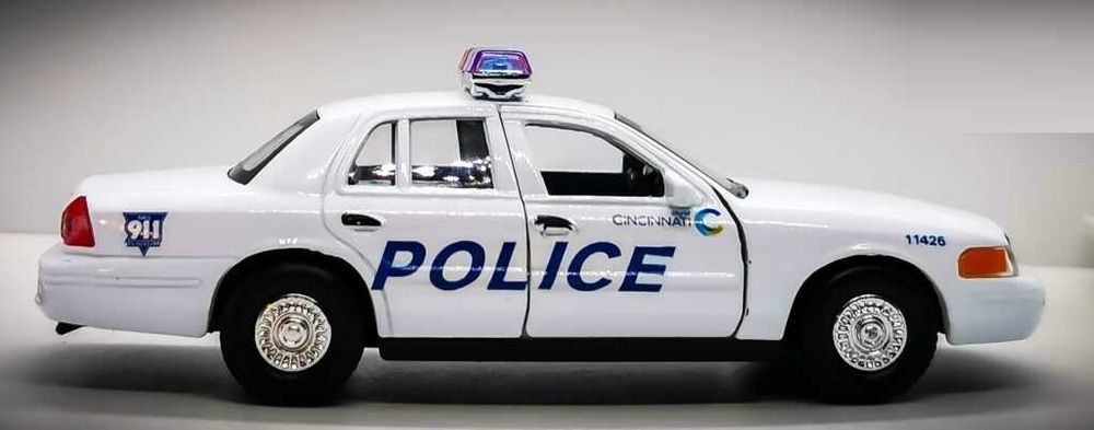 Model 1:43 Welly - Ford Crown Victoria Cincinnati Police (USA)
