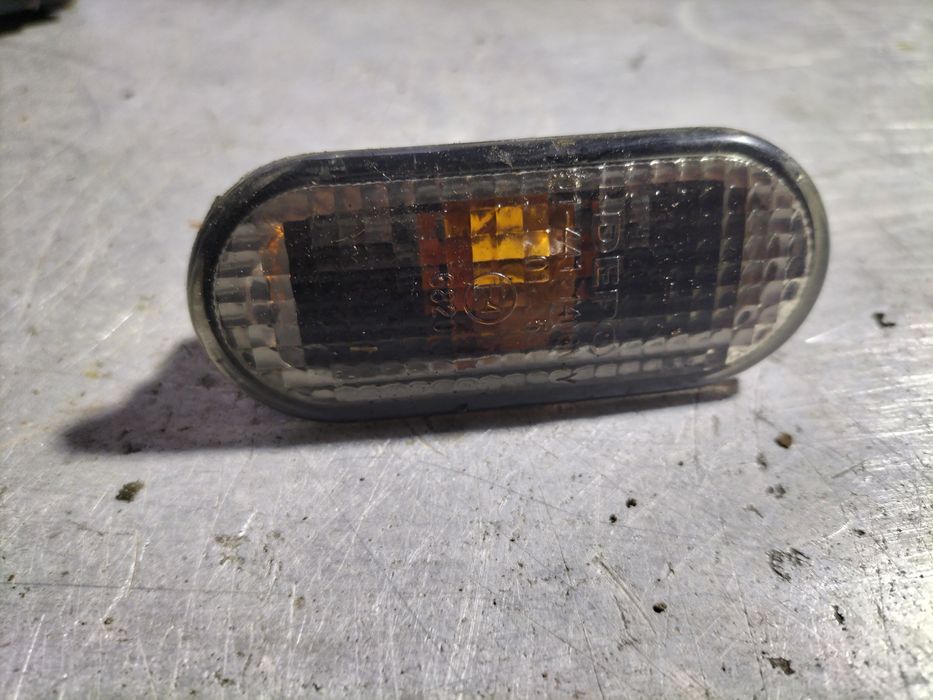 Lewy kierunkowskaz błotnik VW passat B5