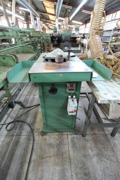 Máquina para pré-fresar solas