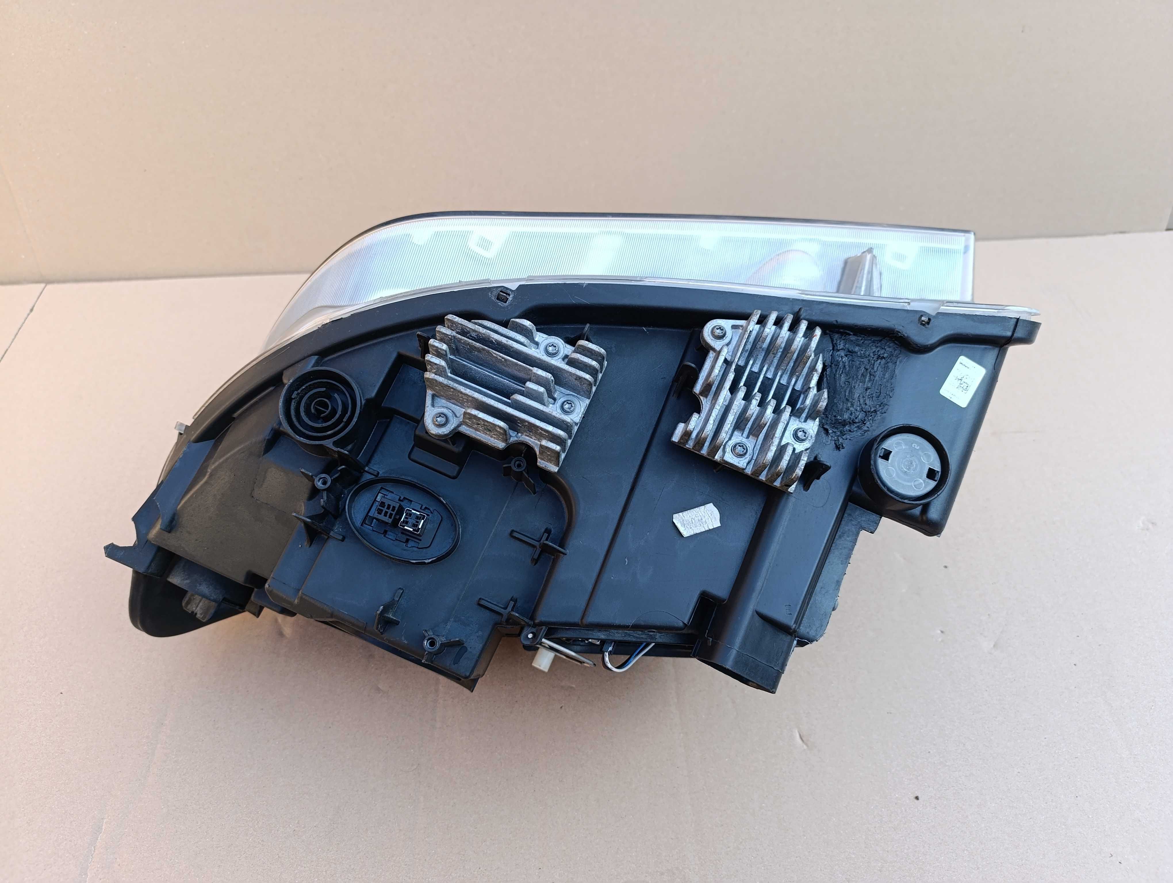BMW X1 E84 LCI lampa prawa przód reflektor bi xenon led moduł oryg
