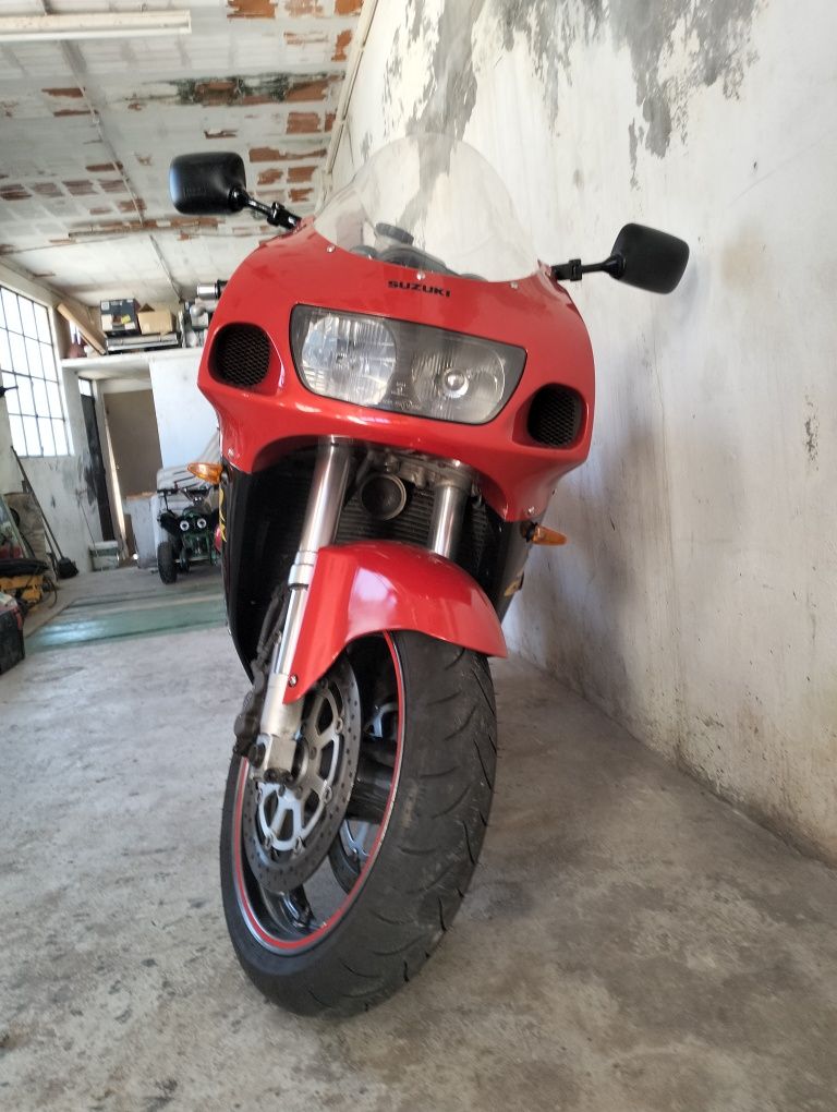 Suzuki GSXR 750.