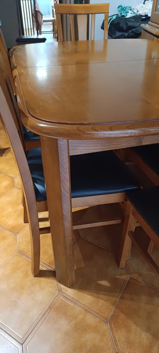 Mobília de sala madeira maciça carvalho e seis cadeiras forradas.