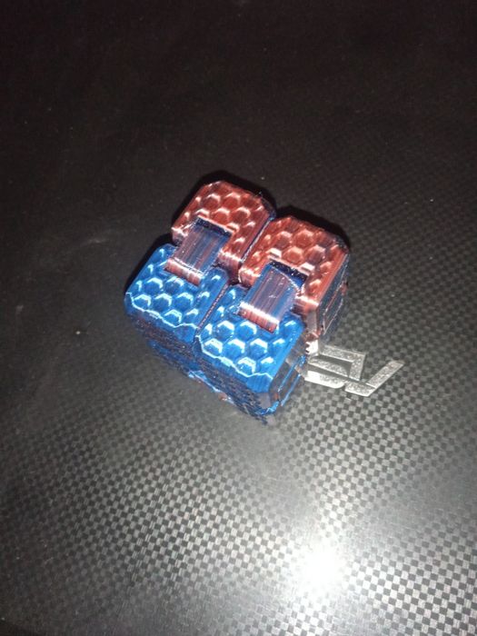 Безкінечний кубик антистрес