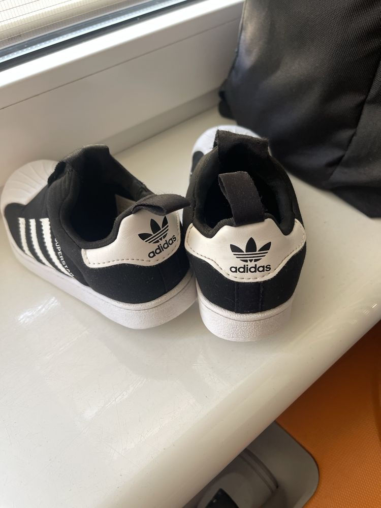 Оригінальні кросівки Adidas  29р. 18,5см для хлопчика