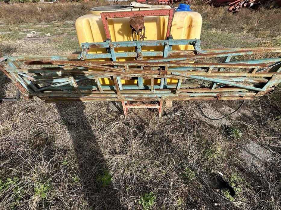 Обприскувачі навісні