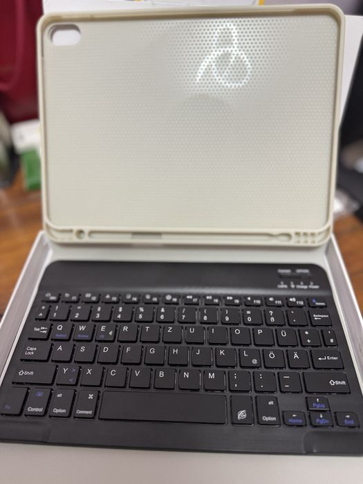 Чохол-клавіатура