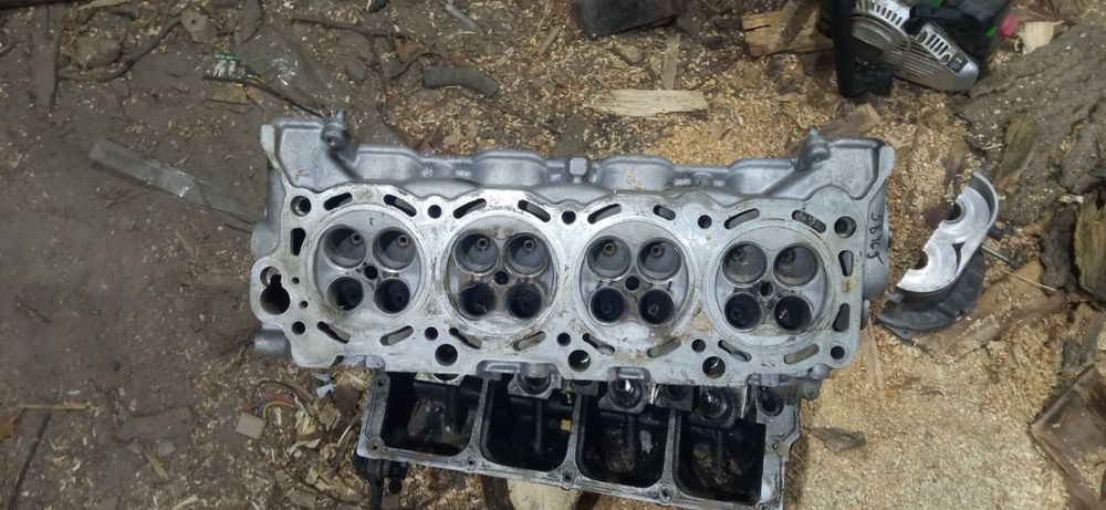 Головка блоку циліндра на Toyota Land Cruiser 4.7