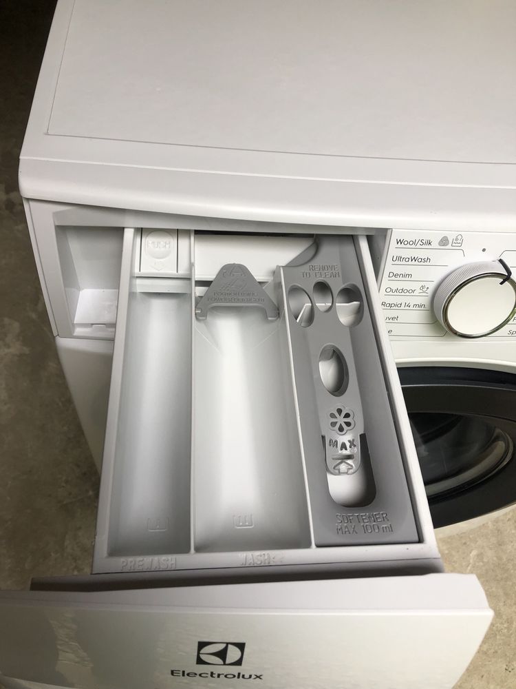 Пральна машина Electrolux PerfectCare800 Італія