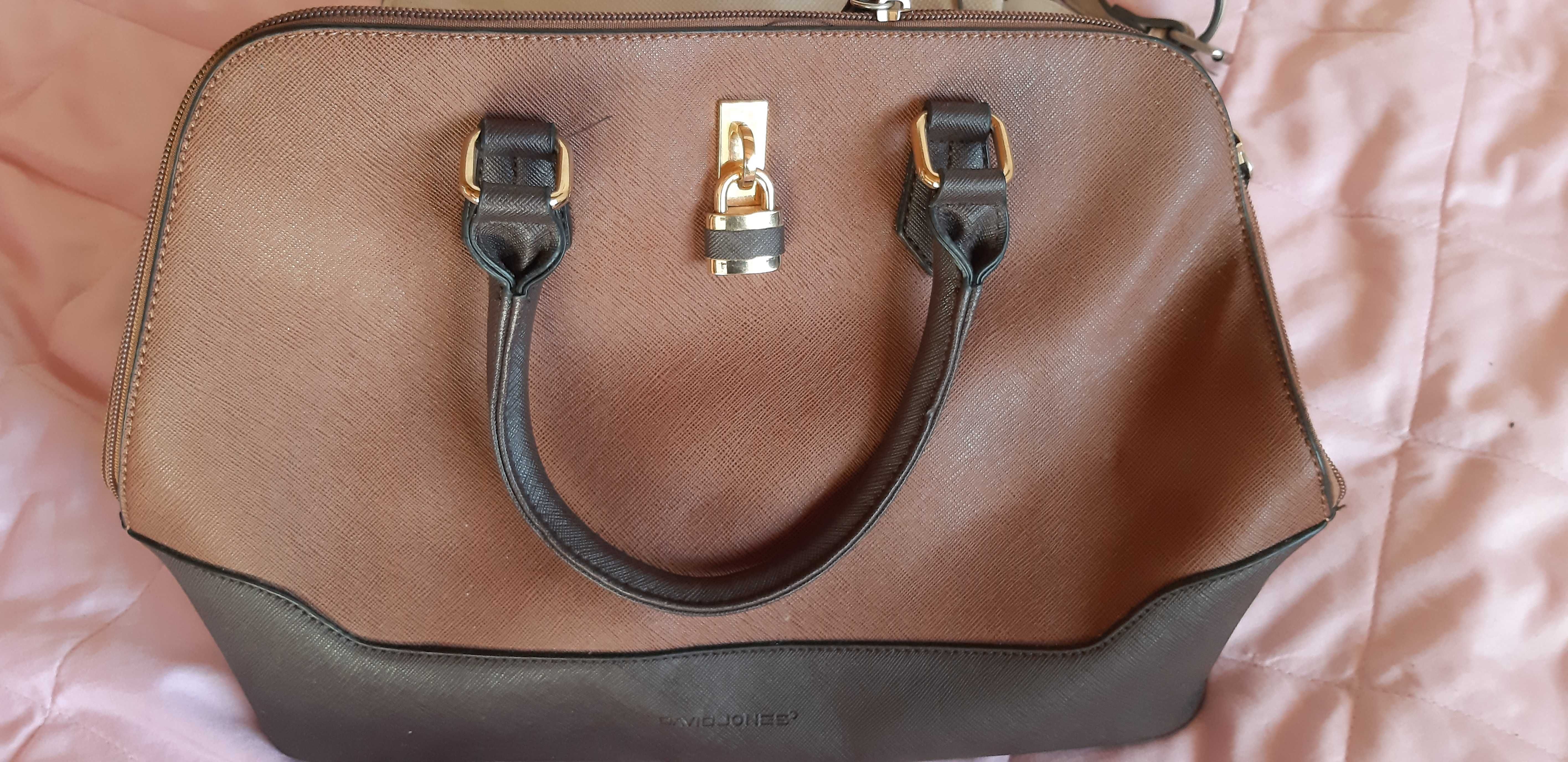 Vendo duas malas (uma tipo mochila) e uma carteira, praticamente novas