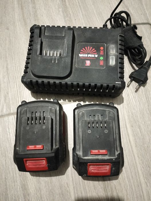 Зарядна станція та 2 акамулятора Vitals