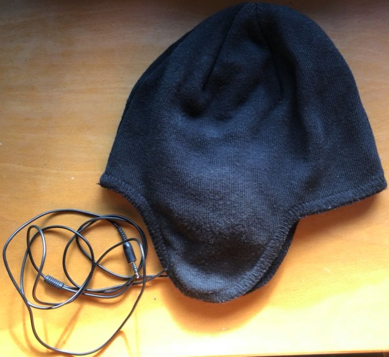 Deeply — Gorro com Headphones (c/fio) Preto - NOVO