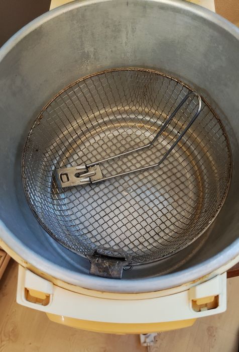 Дёшево продам фритюрницу Moulinex A08