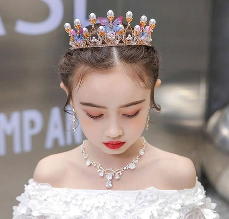 Діадема зі стразами та перлинами