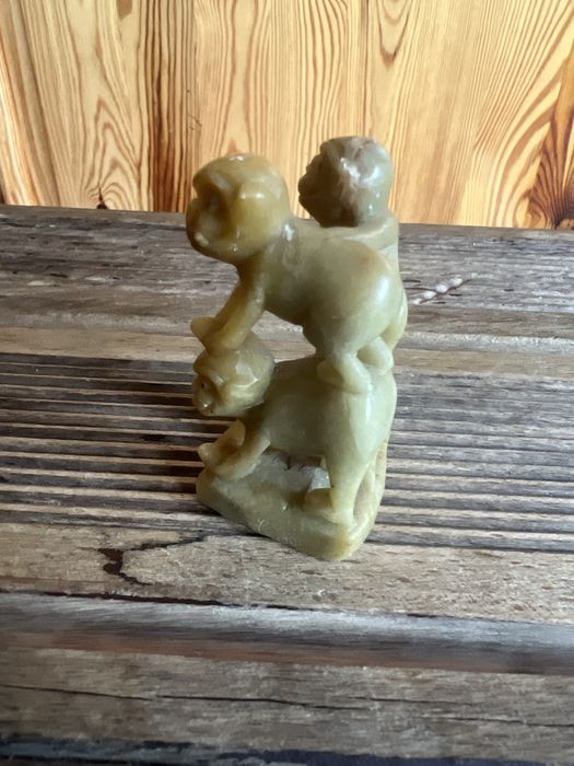 Sprzedam kamienną figurkę małpek SHANGHAI CHINA.
