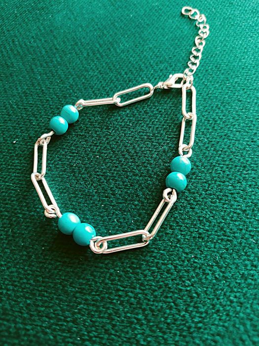 Bransoletka posrebrzana z turkusowymi koralikami, na mikołajki