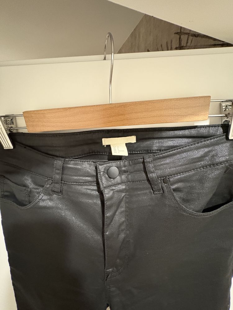 Woskowane spodnie z H&M