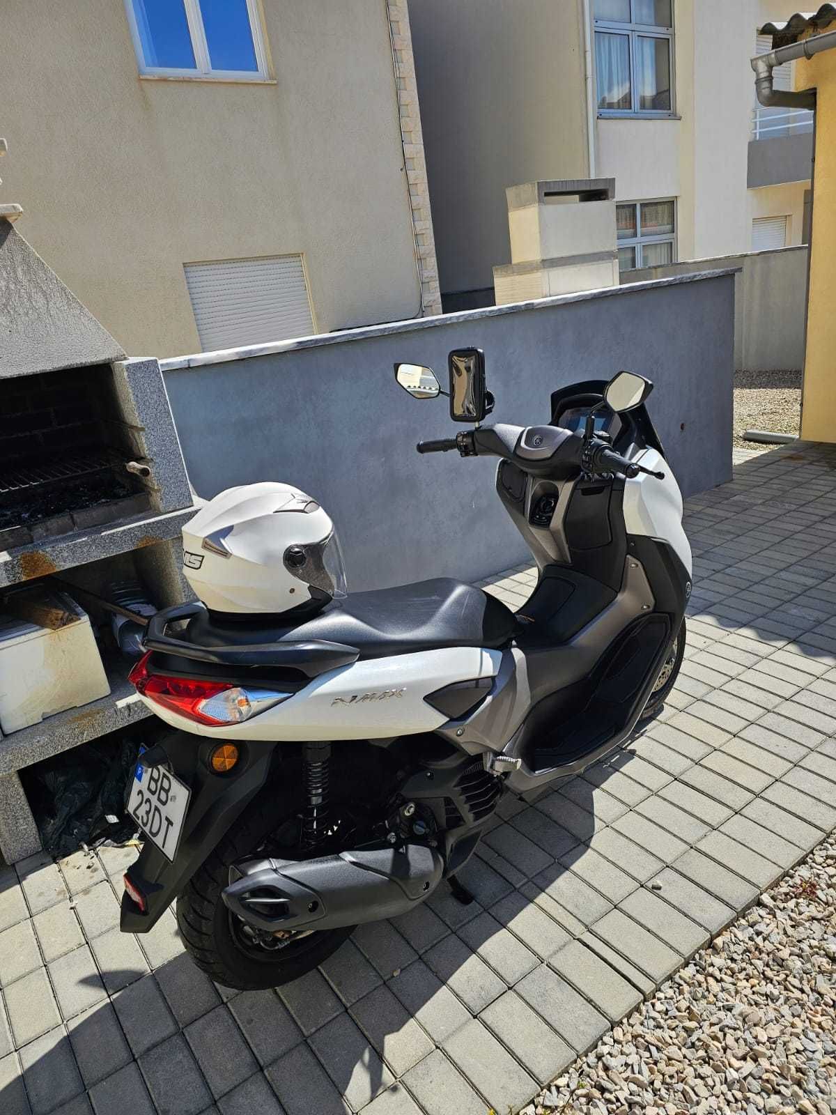 Mota Nmax125 com acessórios (Imaculada)