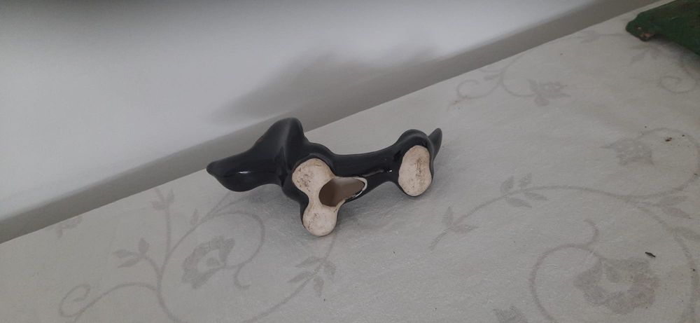 Jamnik PRL figurka stan jak na zdjeciach carmiczne