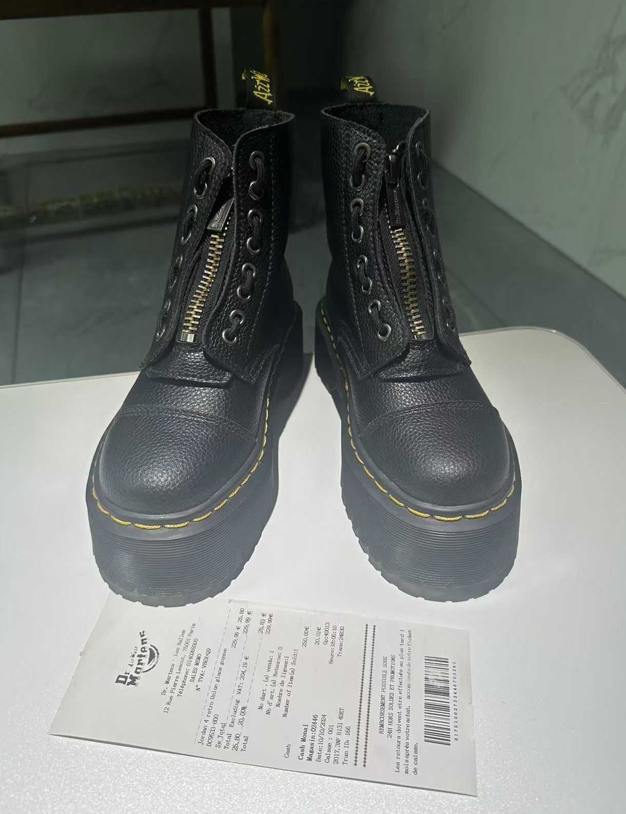 Dr. Martens-Black-R37