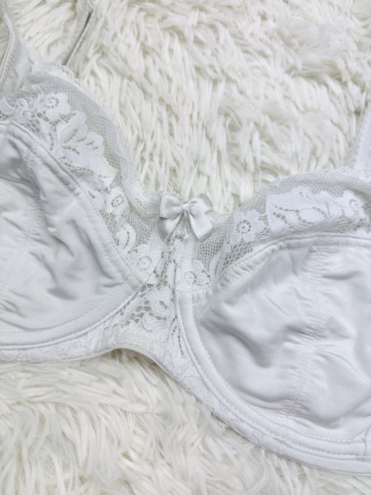 Biustonosz miękki fiszbiny 75D biały