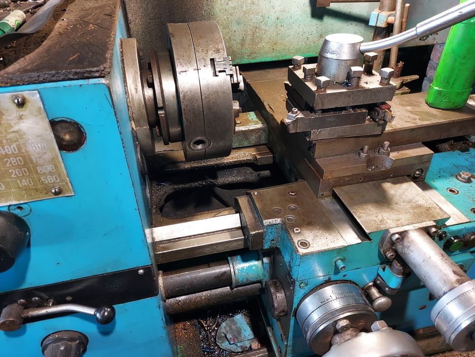 Токарний станок 1Е 95