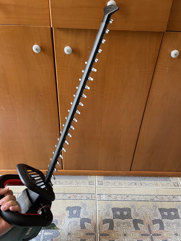 Bosch, akumulatorowe nożyce do żywopłotu 55cm, nowe
