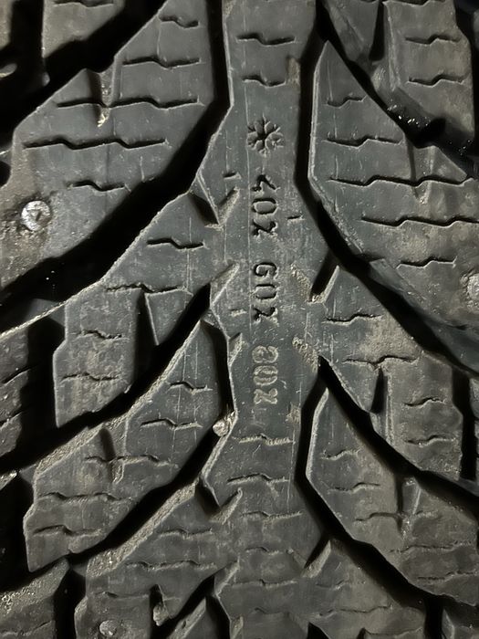 Nokian Hakkapelitta LT3 на штатних дисках від Land Cruiser 200