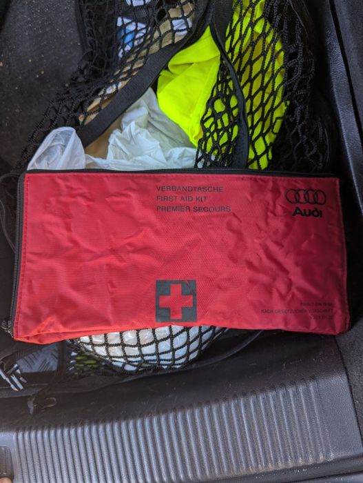 Pokrowiec od oryginalnej apteczki Audi