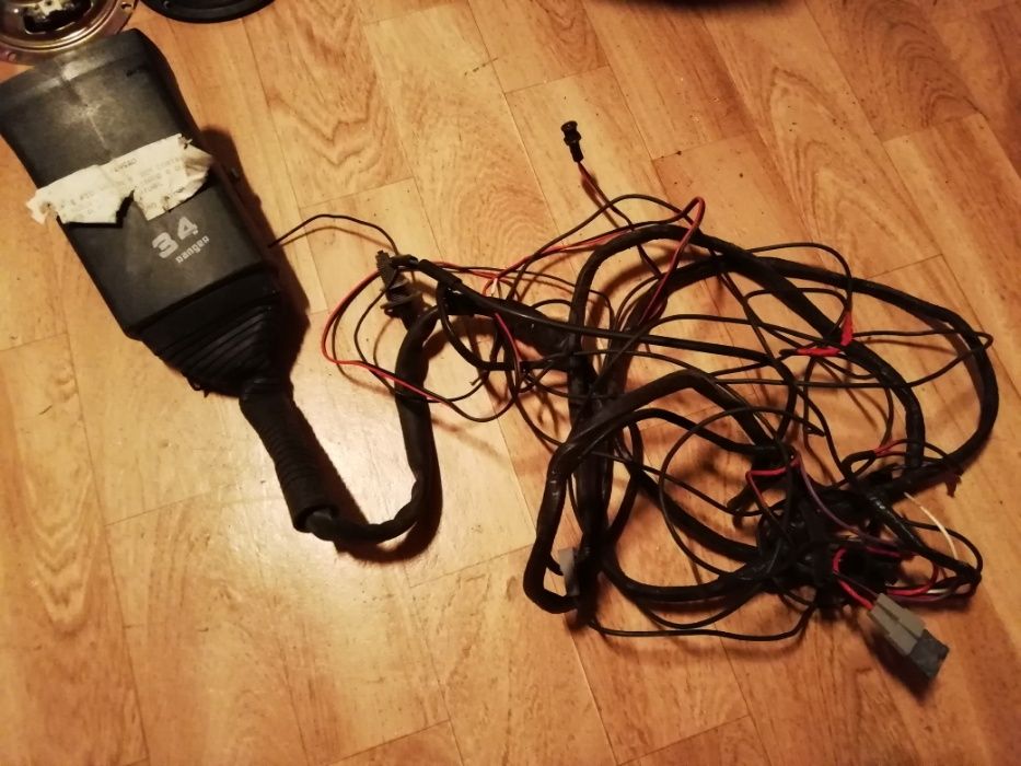 Rádio com colunas e caixa para 10 CD's e Twiters