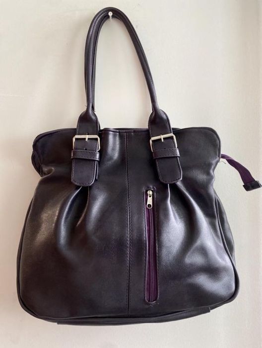 Містка сумка тоут із еко шкіри фіолетового кольору