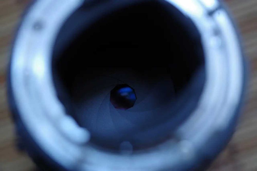 Объектив Nikon 180mm 1:2.8 ED AF Nikkor (IF MKII)  с крышками