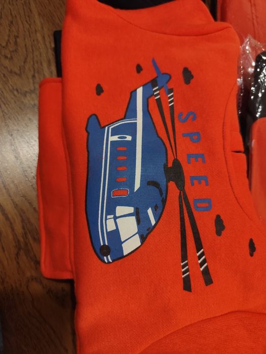 Últimos 8 conjuntos de criança/ revenda