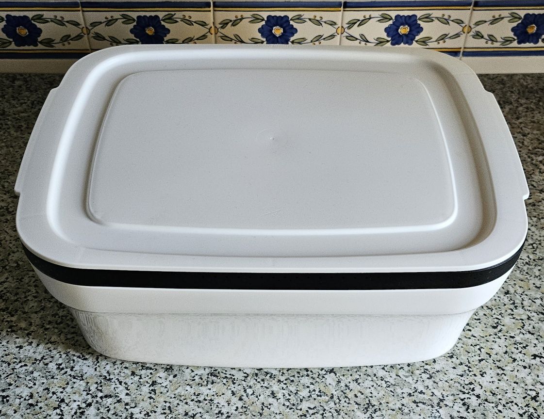 Caixa para pão da Tupperware