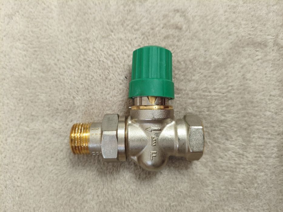 Zawór grzejnikowy z głowicą termostatyczną Danfoss