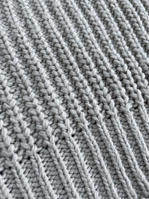 светр з горловиною  hm s