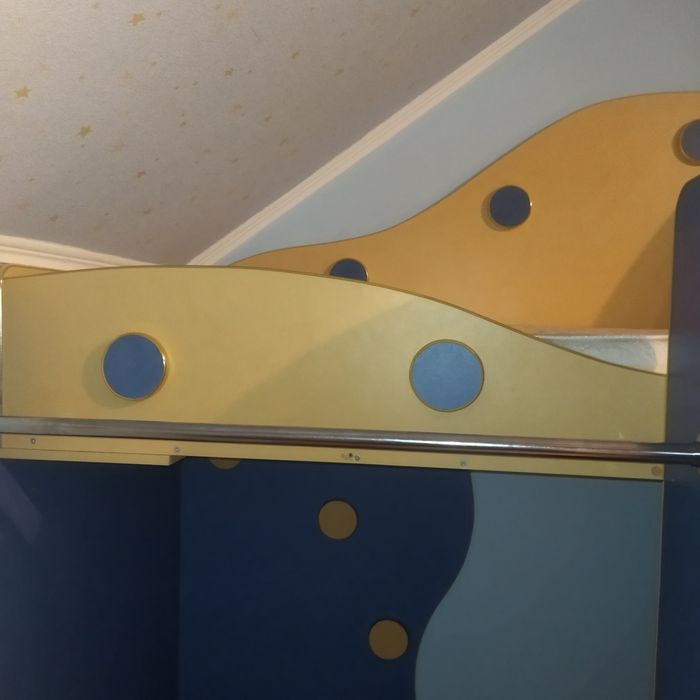 Двохярусне ліжко, дитячі меблі