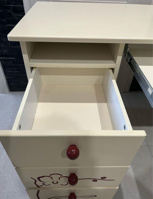 Biurko firmy MEBLIK drewno lakierowane