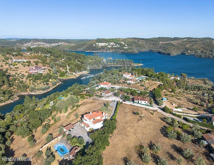 Moradia T4 para venda