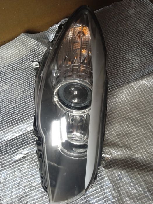 Права фара BMW 5