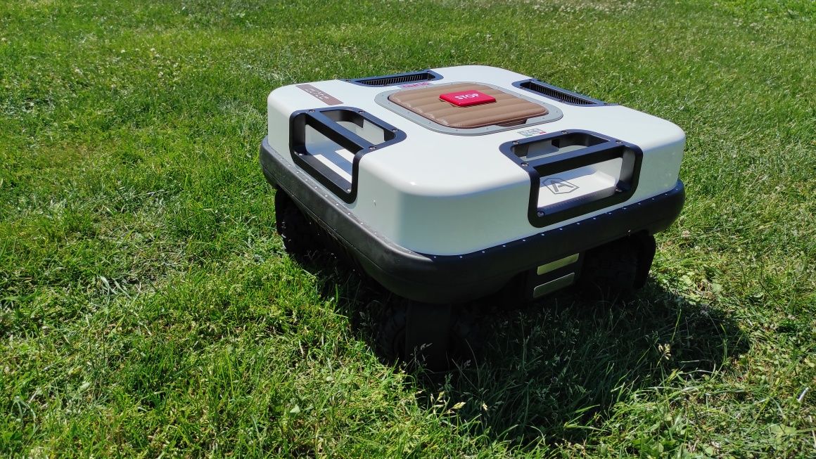 Kosiarka Automatyczna Ambrogio QUAD 4x4  do 3500m2 robot koszący