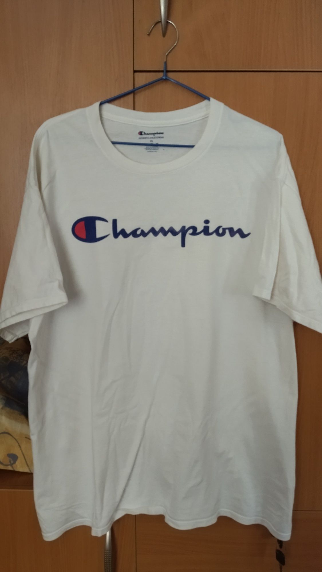 Продам футболку Champion XL в гарному стані