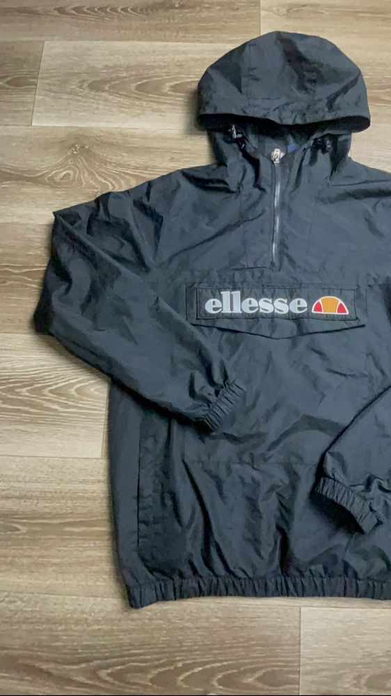 Легка вітровка ellesse M