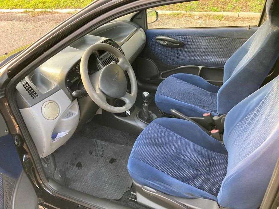 Fiat Punto preto 1.2 - 16V - (2000) - 3 portas