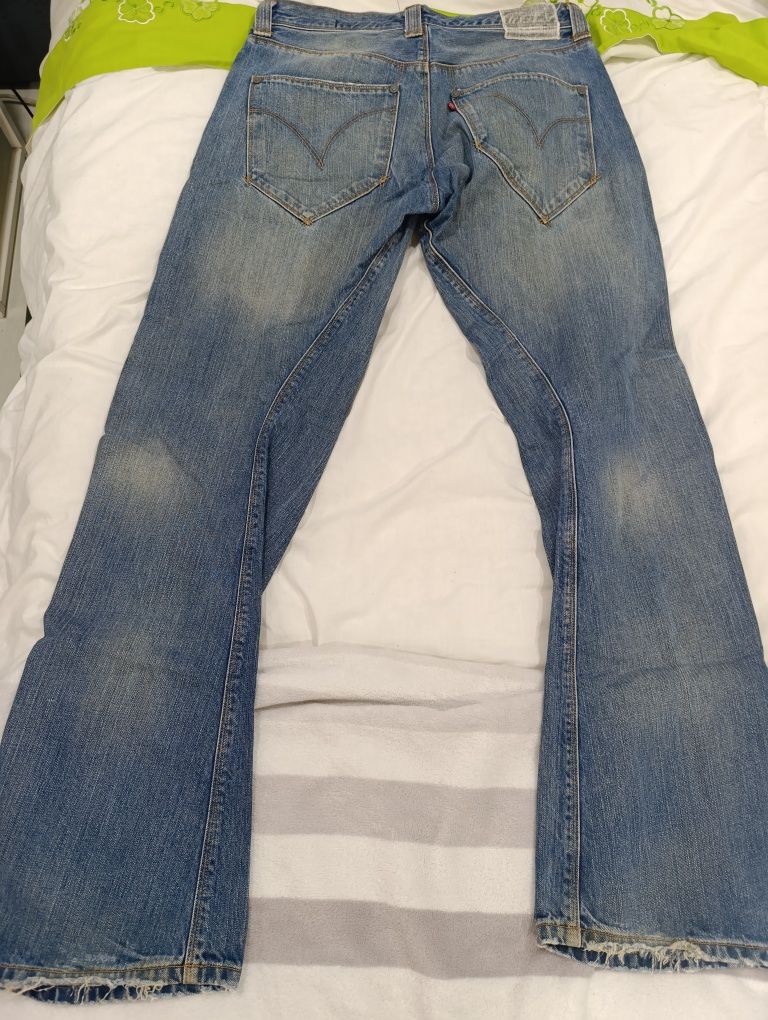 Levis Engineered Jeans
