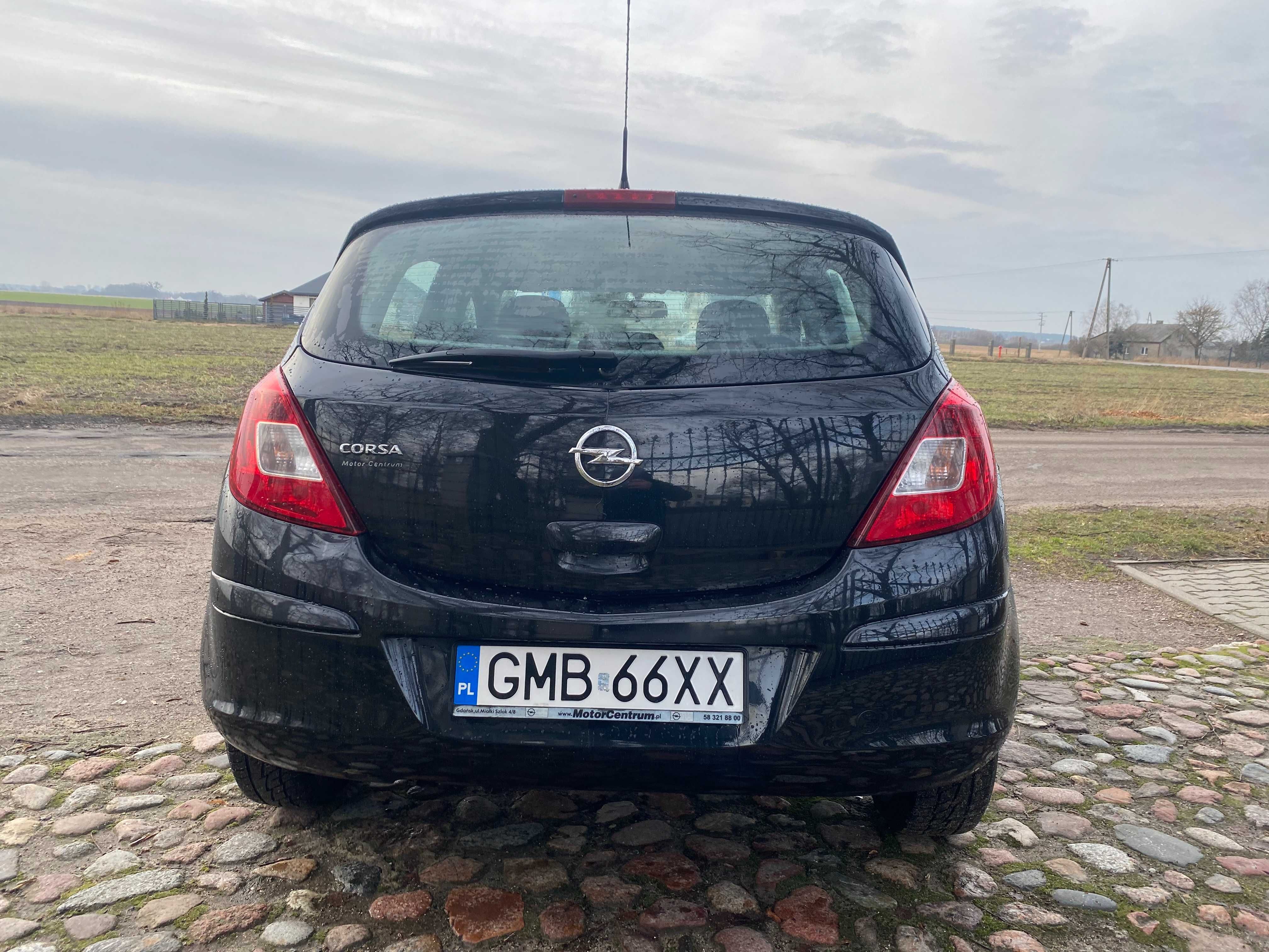 Opel Corsa D 1.2 benzyna - niski przebieg, klimatyzacja, salon Polska