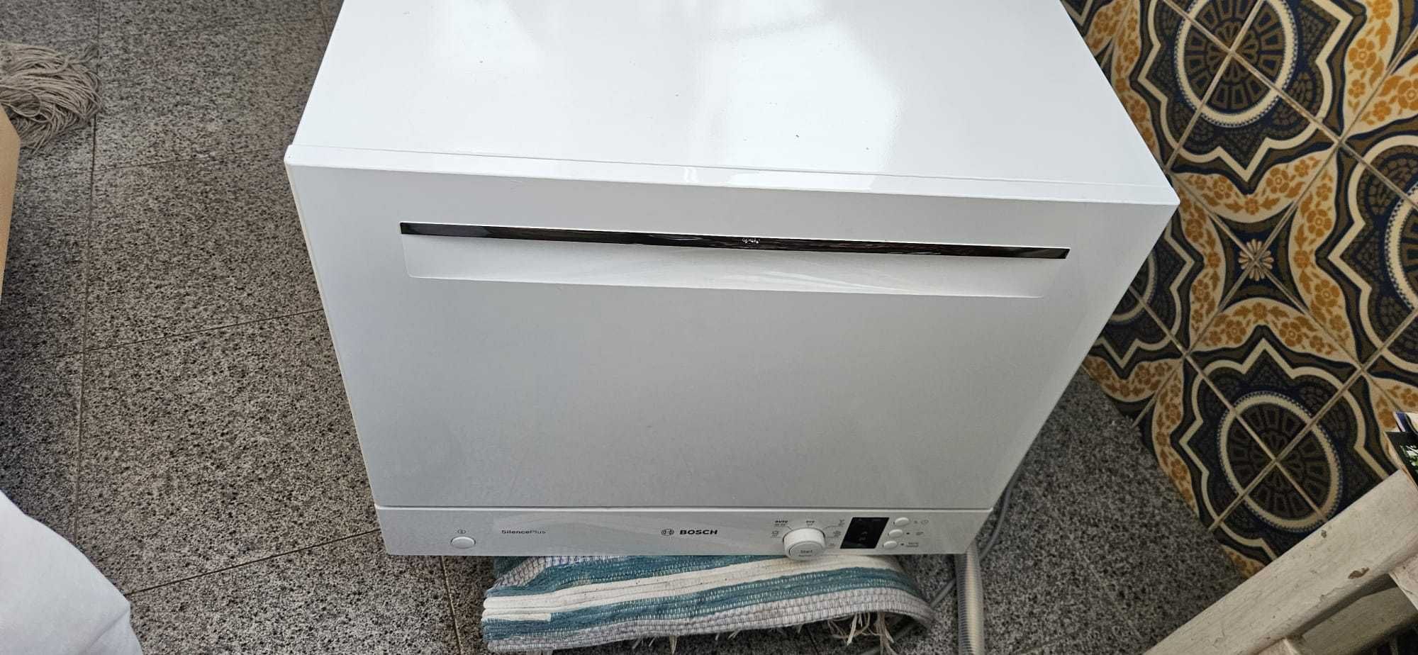 Máquina de lavar loiça compacta bosch serie 4/6